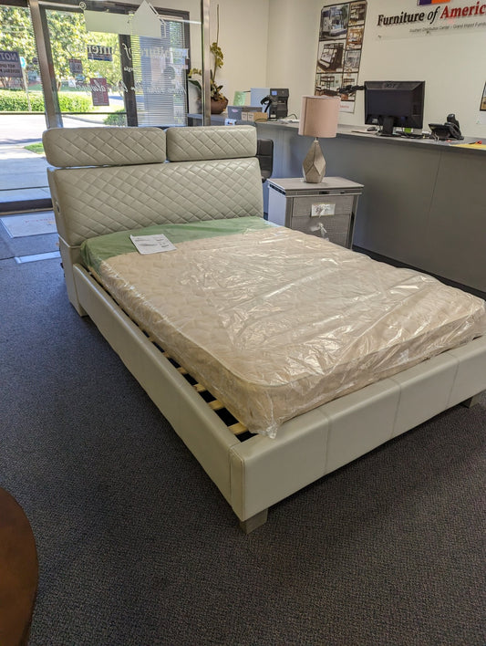 Muttenz Light Gray Leather Platform Bed with Adjustable Headrests & USB Ports - LDH Furniture